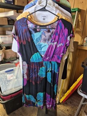 Pretty Good Multicolor Floral Wrap-Style Tunic - Black, Purple, Teal Bin 55